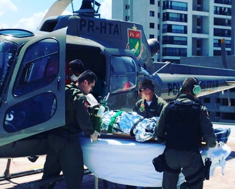 Águia 01 da PM e bombeiros socorrem vítima de acidente de trânsito em Araquari, SC