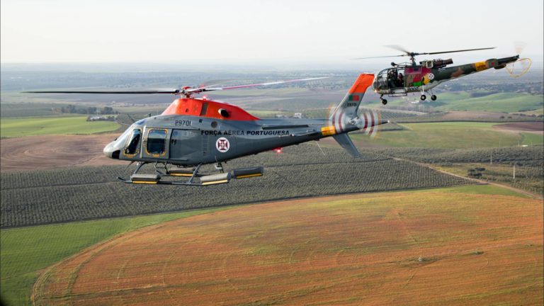 Força Aérea Portuguesa recebe dois dos cinco helicópteros AW119 Koala que substituirão os Alouette III