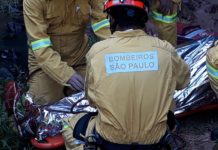 Águia da PM apoia bombeiros no socorro de homem que caiu em cachoeira de Pavuna, SP