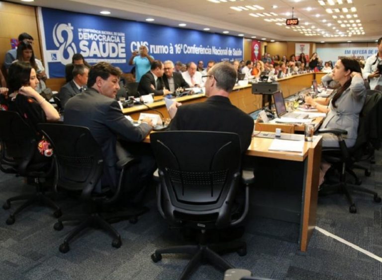 Mandetta diz que há tráfico de drogas em aviões contratados pelo Ministério da Saúde e pede investigação da PF