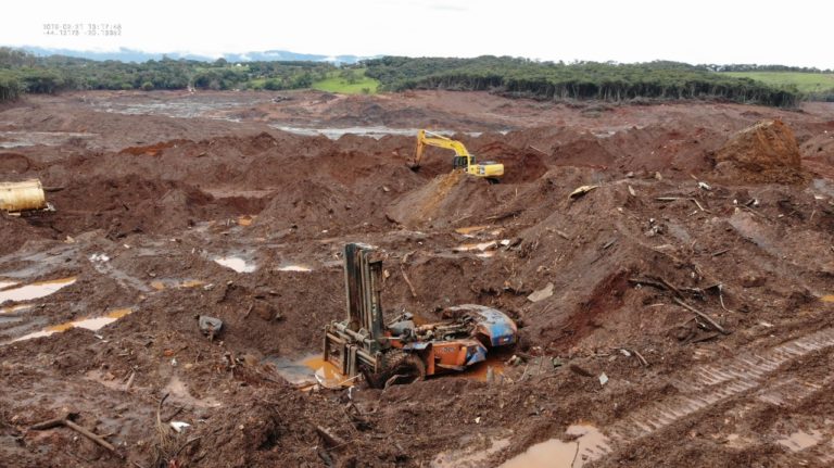 Drones do Corpo de Bombeiros transmitem ao vivo imagens das operações de buscas em Brumadinho, MG
