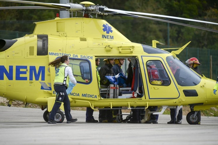 Helicóptero do INEM é mobilizado para socorro de vítima de acidente de trânsito no distrito da Guarda, Portugal