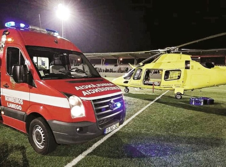 Devido a problemas de certificação de heliponto, helicóptero do INEM pousa em estádio para socorrer idoso queimado
