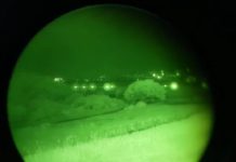 Equipe do Pégasus 14 usa óculos de visão noturna para socorrer jovens perdidos no Parque do Itacolomi em Ouro Preto, MG