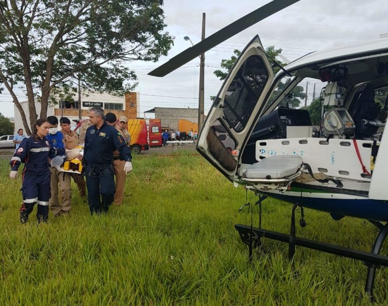 Equipe aeromédica do Saúde 10 socorre vítima gravemente ferida em acidente de trânsito em Maringá, PR