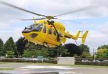 Homem que usou calça jeans como boia é resgatado por helicóptero na costa da Nova Zelândia