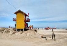 Helicóptero Arcanjo 01 auxilia equipe de guarda-vidas em dois afogamentos na praia do Ipuã, SC