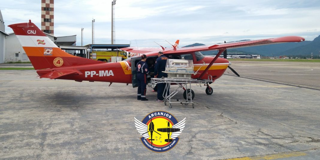Aeronave Arcanjo 04 transporte recém-nascido com má formação ocular para Ribeirão Preto, SP