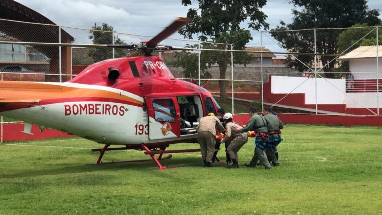 Equipe do helicóptero Bombeiro 01 transfere bebê da cidade de Ceres para Goiânia após acidente na BR-153