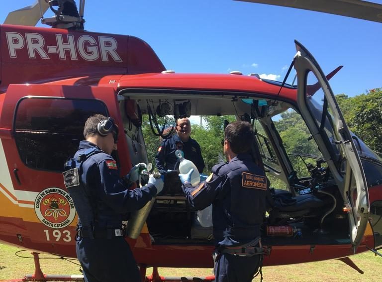 Equipe aeromédica do Arcanjo 01 do Corpo de Bombeiros resgata criança vítima de atropelamento na BR-282, SC