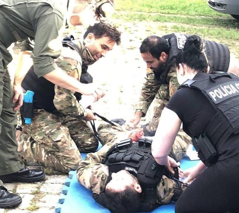 Policiais civis e militares realizam instrução de Atendimento Pré-Hospitalar Tático na 2º Cia do BAPM, em Joinville
