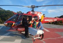 Durante 5 horas bombeiros realizam operação para resgatar motociclista que se acidentou em trilha no município de Imaruí, SC