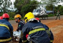 Bombeiros do Paraná e SAMU socorrem vítimas de acidente de trânsito na PR-323