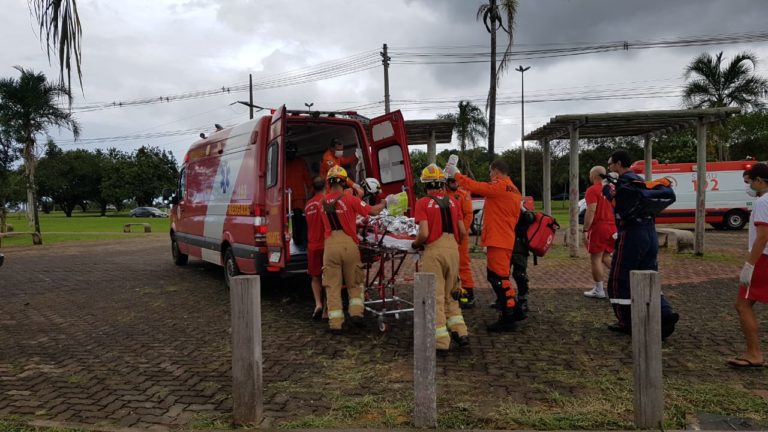 Equipe aeromédica do Corpo de Bombeiros reverte PCR de vítima que se afogou no lago Paranoá, DF