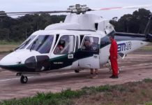 Helicóptero transfere criança vítima de acidente de trânsito e homem com suspeita de infarto da Vila Curuai para Santarém, PA