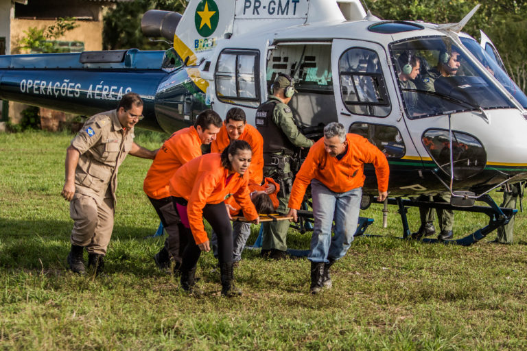 Jornalistas vivenciam atividades práticas do Corpo de Bombeiros Militar do Mato Grosso