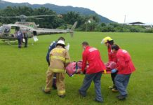 Águia 01 da PM apoia bombeiros e SAMU no resgate de homem que ficou soterrado em obra na cidade de Jaraguá do Sul, SC