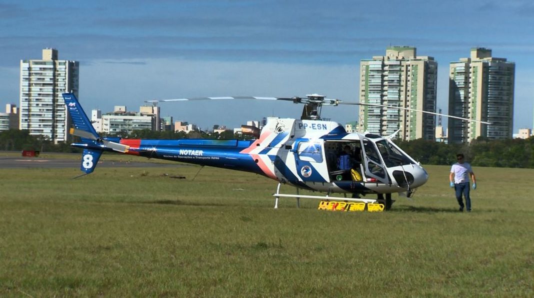 Helicóptero foi usado na simulação — Foto: Ronaldo Rodrigues/ TV Gazeta