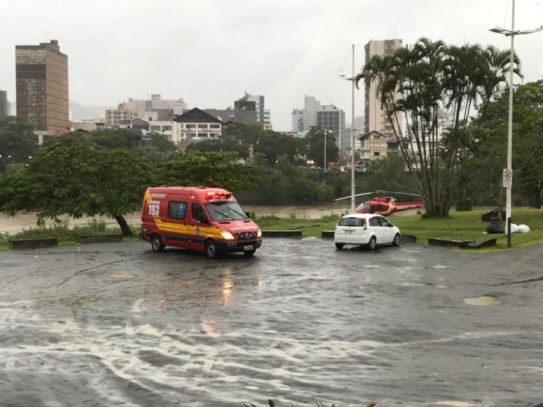 Arcanjo 03 auxilia guarnições do Corpo de Bombeiros em ocorrência de tentativa de suicídio em Blumenau