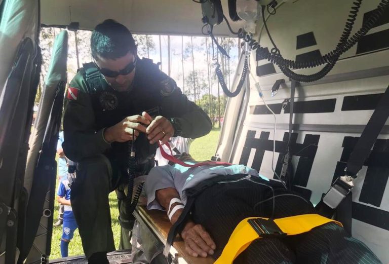 Equipe do helicóptero Guardião 01 transporta homem vítima de infarto da cidade de Uruará para Altamira, PA
