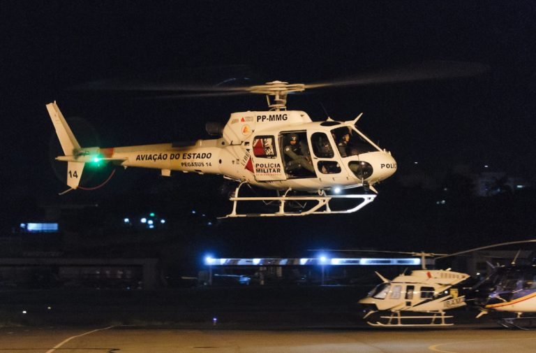 Helicóptero Pégasus 14 da Polícia Militar de Minas cai em Ribeirão das Neves, na Grande BH