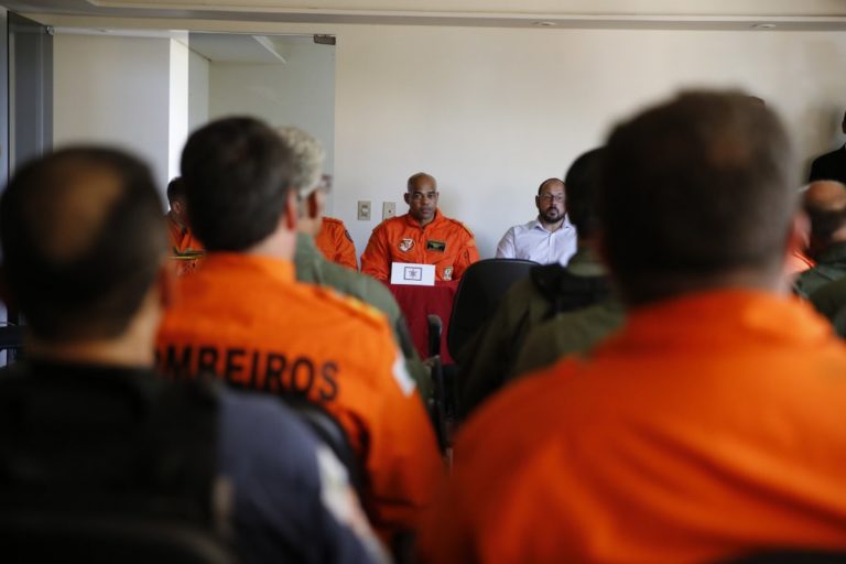 Corpo de Bombeiros e Polícia Civil do DF firmam parceria para compartilhamento de aeronaves e tripulações