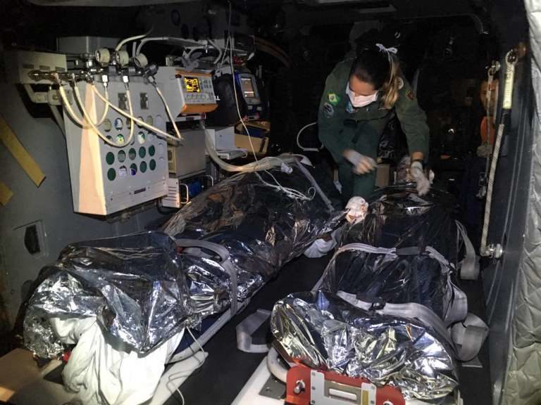 Feridos em explosões são transferidos por helicóptero da CIOPAer do Cariri para Fortaleza, CE