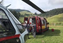 Equipe aeromédica do Águia 09 de São José dos Campos socorre vítima de queda em área rural de Paraibuna
