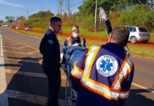 Aeromédico do SAMU e VIAPAR socorrem motociclista acidentado na BR-376, em Maringá
