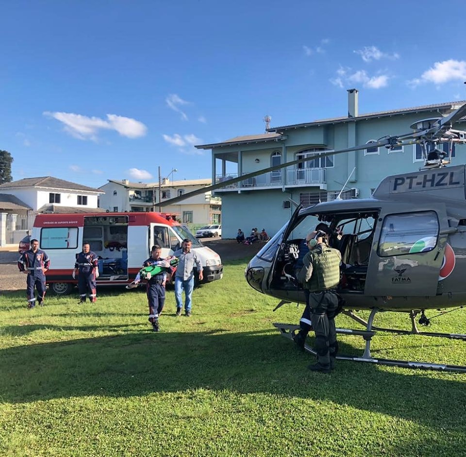 Equipe Aeromédica da PMSC juntamente com o SAMU realizam transporte de criança com hidrocefalia de Campo Belo do Sul para o Hospital Infantil Seara do Bem em Lages