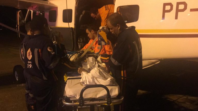 Em ação integrada, SAMU e Corpo de Bombeiros transportam menino que engoliu bateria para Belo Horizonte