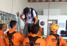 Bombeiros militares e praticantes de paraglider trocam experiências sobre técnicas de salvamento