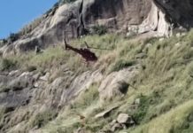 Corpo de Bombeiros utilizou dois helicópteros para resgatar vítima de queda da Pedra da Tartaruga, RJ