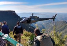 Bombeiros e equipe do Águia 4 da PM resgatam homem que caiu do Mirante da Serra do Rio do Rastro, SC