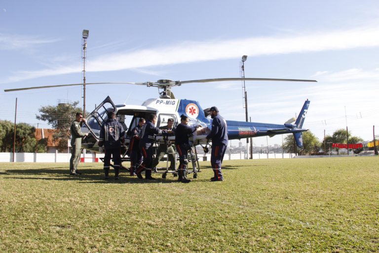 SAMU aeromédico transporta paciente vítima de infarto de Castro para Ponta Grossa, PR
