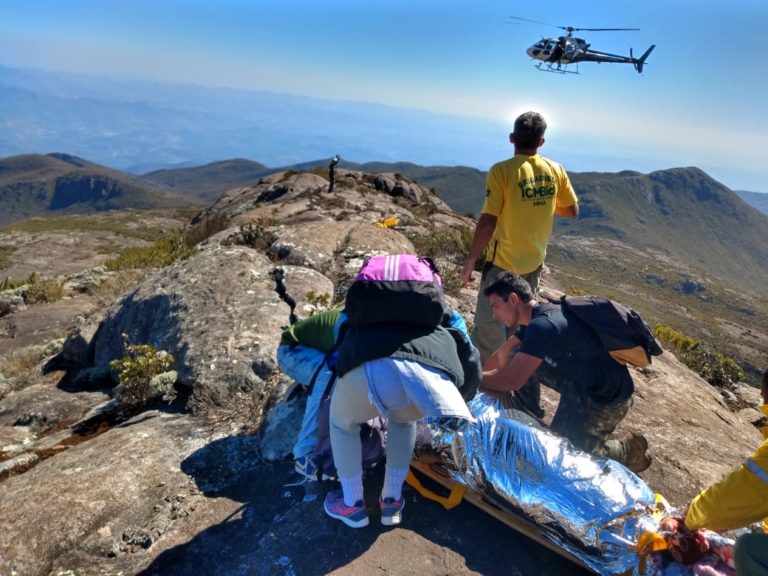 Turista com hipotermia é resgatado de helicóptero no Pico da Bandeira, ES