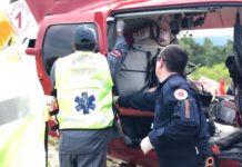 Equipe aeromédica do Arcanjo 01 resgata vitima de acidente de trânsito na praia do Moçambique, SC