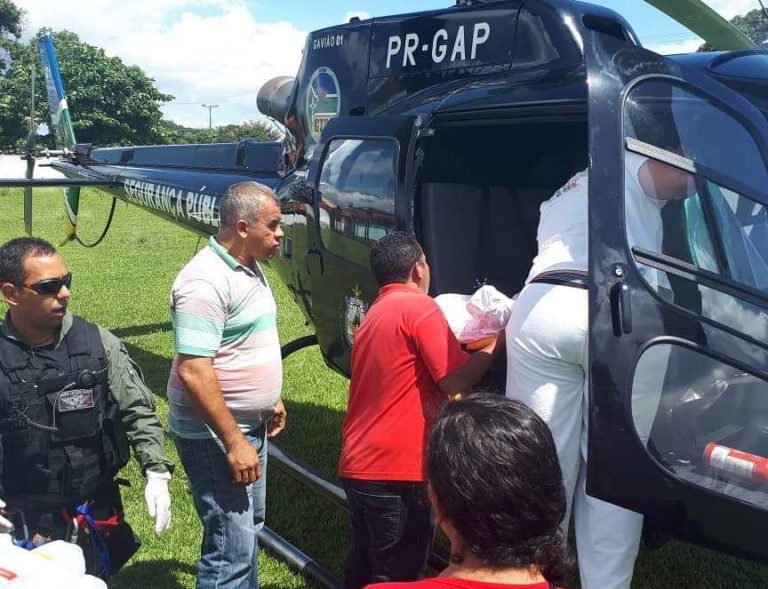 Helicóptero do GTA do Amapá realiza transporte de dois jovens para atendimento médico em Macapá