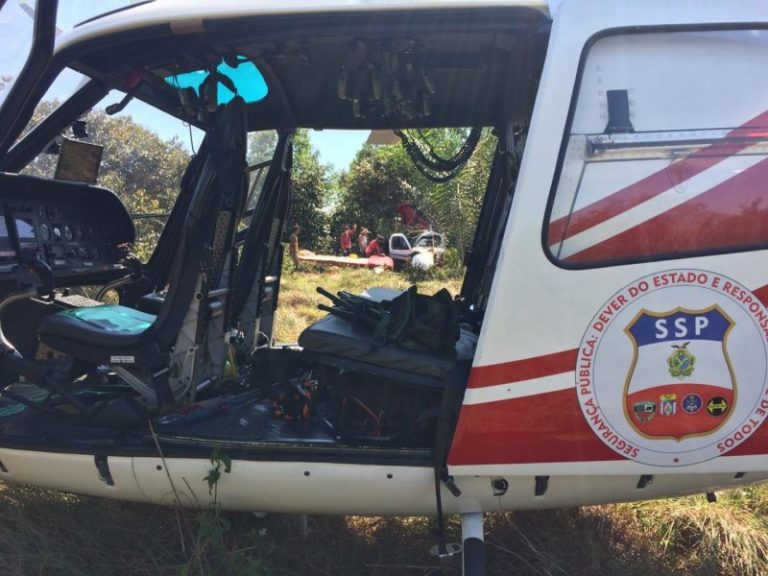 Avião que transportava corpo cai e vítimas do acidente são resgatadas pelo Águia 01 em Autazes, AM