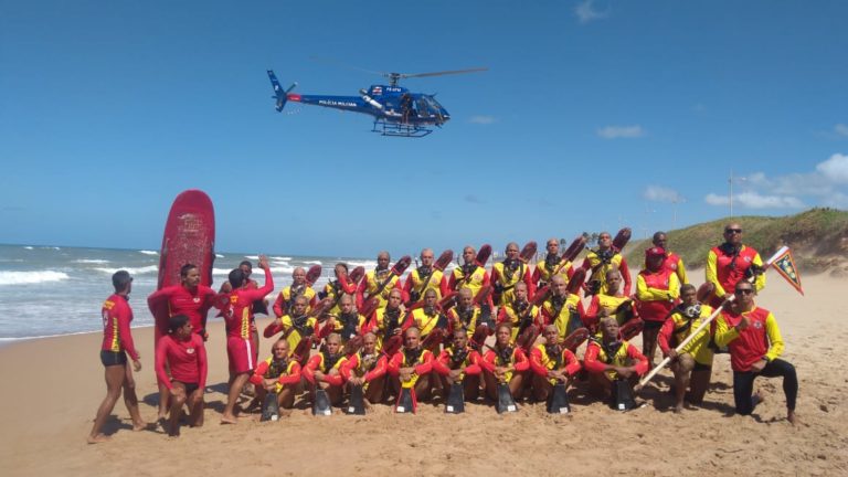 Equipe do GRAER capacita bombeiros do Curso de Salvamento Aquático em Salvador, BA