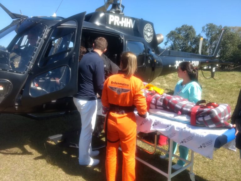 Paciente infartado é transferido de helicóptero de São Miguel do Oeste para Xanxerê, SC