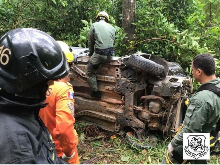 Corpo de Bombeiros e SAMU Aeromédico resgatam vítimas de capotamento na BR-101, AL