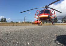 Bombeiros resgatam criança que caiu de três metros de altura, em Governador Celso Ramos, SC