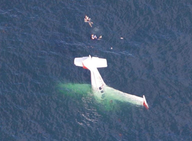 Guarda Costeira resgata piloto e passageira de avião que caiu em Half Moon Bay, Califórnia