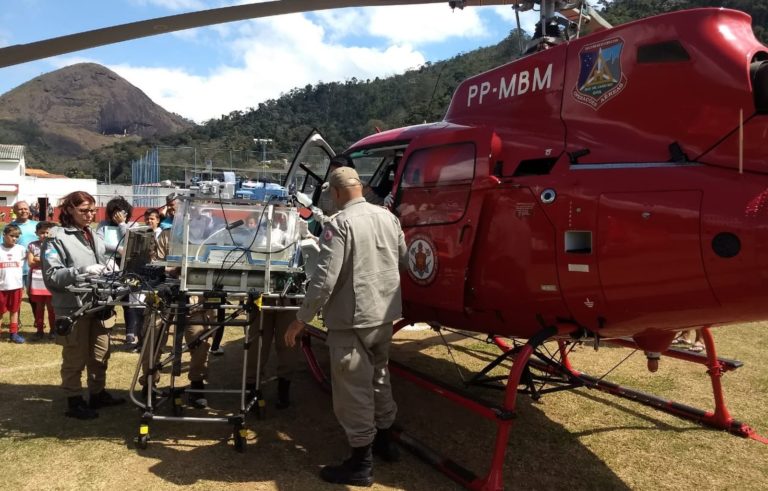 Recém-nascido com problemas cardíacos é transferido de helicóptero de Petrópolis para o Instituto Nacional de Cardiologia, RJ