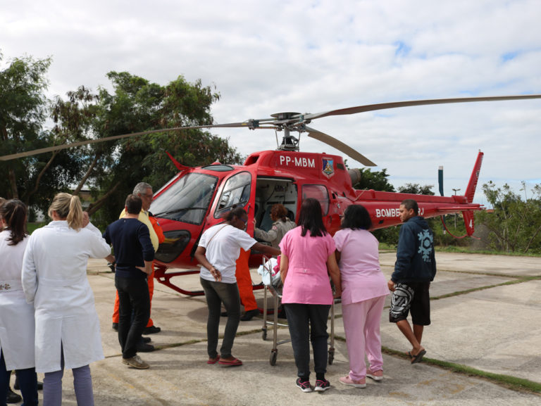 Criança com doença hematológica é transferida de helicóptero para o Instituto Nacional do Câncer, RJ