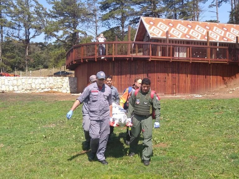 Águia 06 e bombeiros resgatam ciclista que sofreu acidente no Pico do Itapeva, Campos do Jordão