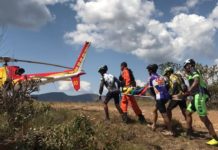 Ciclista sofre queda em trilha e é resgatado de helicóptero em Rio Acima, MG