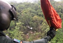 Bombeiros e Esquadrão Harpia da FAB resgatam vítimas de acidente aeronáutico em Manaus, AM