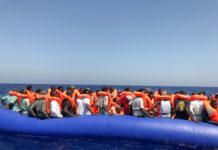 Pare as ONGs no céu! Itália bloqueia aviões que avistam imigrantes no mar